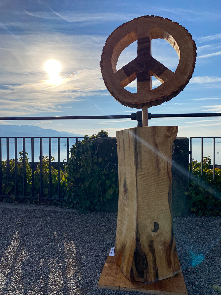 Kettensäge Schnitzen Carving Skulptur Holz
Ein Zeichen für den Frieden